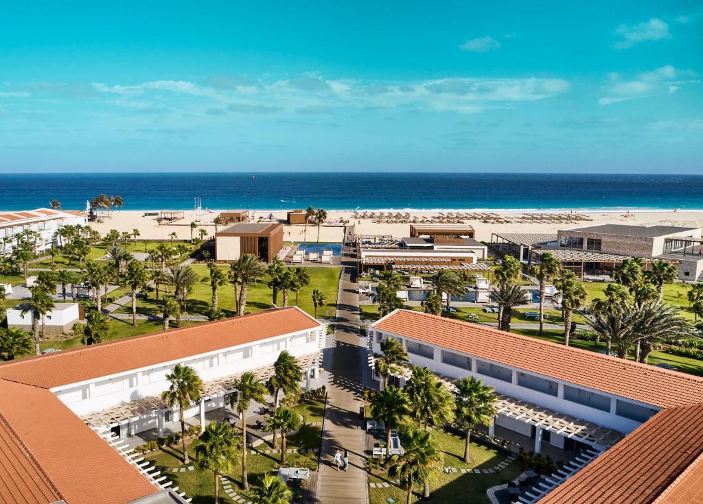 圣玛丽亚ROBINSON Cabo Verde - Adults only的享有度假胜地的空中景致和海滩美景