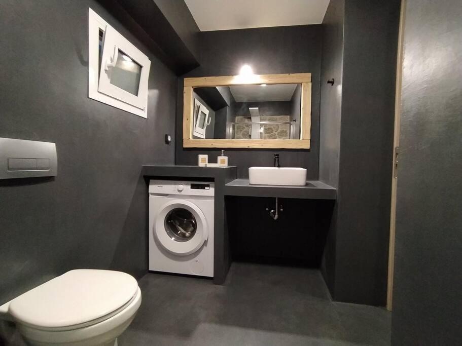 Rock N Sun - Brand new apartment in Ermioni的一间浴室