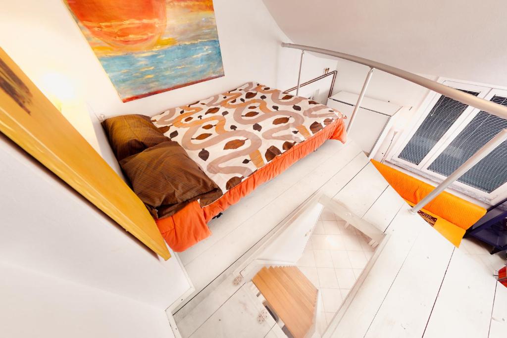 卢布尔雅那Sweet Sissi的客房享有高空的景致,配有双层床。
