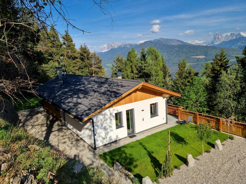维兰德罗Alone in Chalet with view on Dolomites的山景度假屋