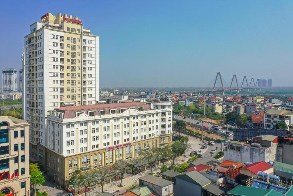 河内Hoa Dao Hotel的城市空中景观,高楼