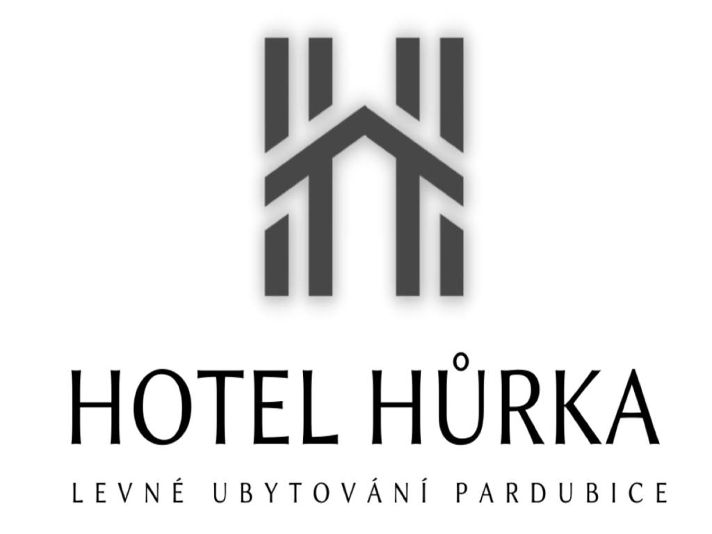 帕尔杜比采赫卡酒店的黑白酒店徽卡标志