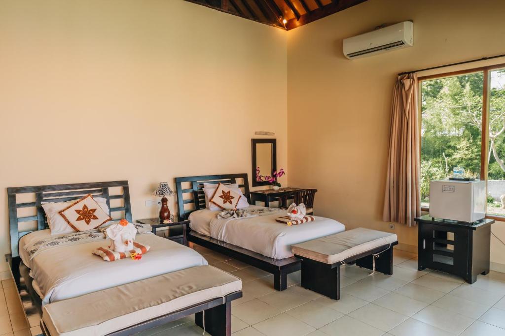 Ocean View Tulamben Dive &amp; Resort客房内的一张或多张床位