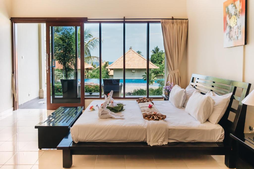 Ocean View Tulamben Dive &amp; Resort客房内的一张或多张床位