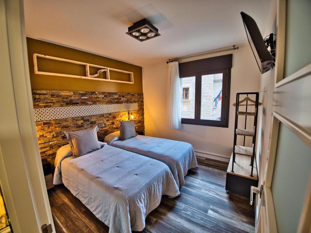 Apartamentos Valle de Ordesa-Torla客房内的一张或多张床位