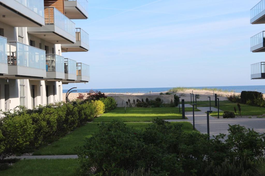 济夫努夫Apatyt14的公寓大楼享有海滩美景。