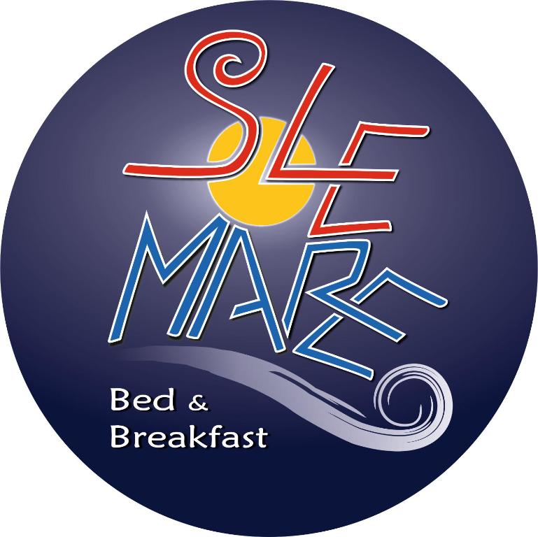 贾迪尼-纳克索斯Sole Mare B&B的一家餐馆的标志,上面写着“最多睡”和“住宿加早餐”