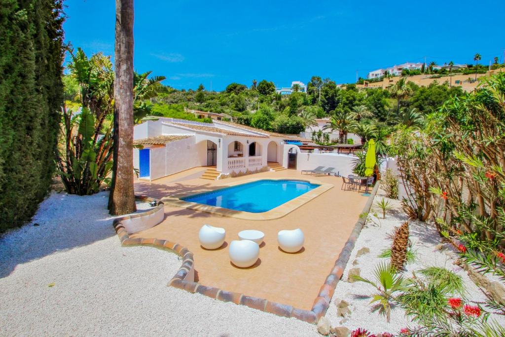 莫莱拉Colina - holiday home with private swimming pool in Moraira的享有带游泳池的房屋的空中景致