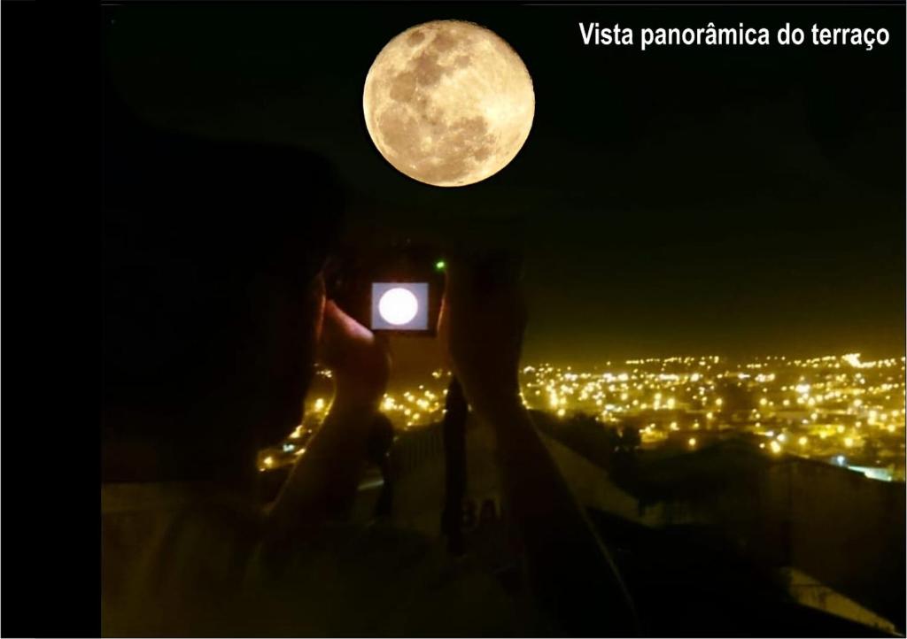 库里提巴Mountain View的拍月球照片的人