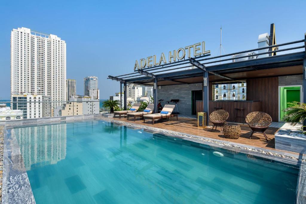 Adela Boutique Hotel - Infinity Pool内部或周边的泳池