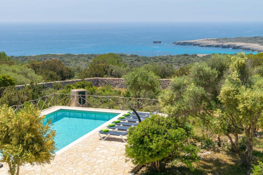 休达德亚Talaia d'Artrutx的海景别墅 - 带游泳池