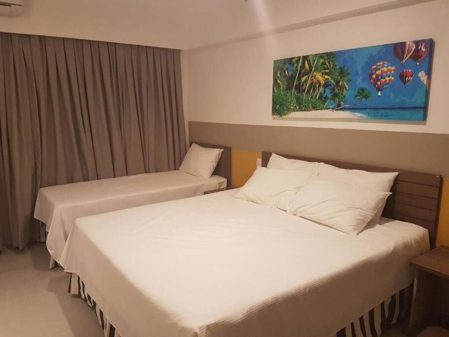 奥林匹亚Apartamento no Olímpia Park Resort (Melhor preço!)的配有两张床的酒店客房