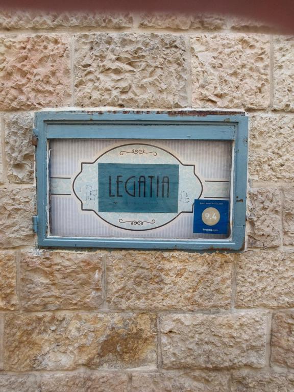 耶路撒冷Legatia的砖墙边的标志