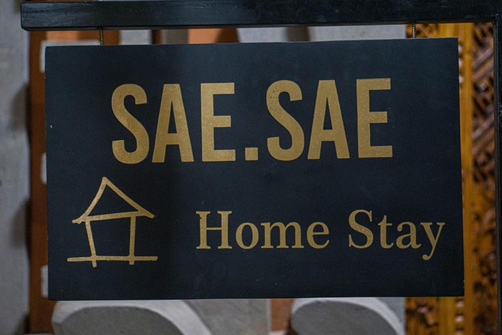乌布Sae sae home stay的安全居家住宿的标志