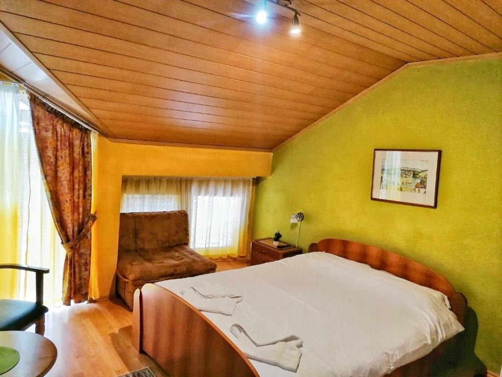 ***Vila Toše D. Kruševo客房内的一张或多张床位