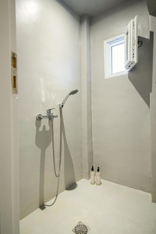 Central Hostel Oia的一间浴室