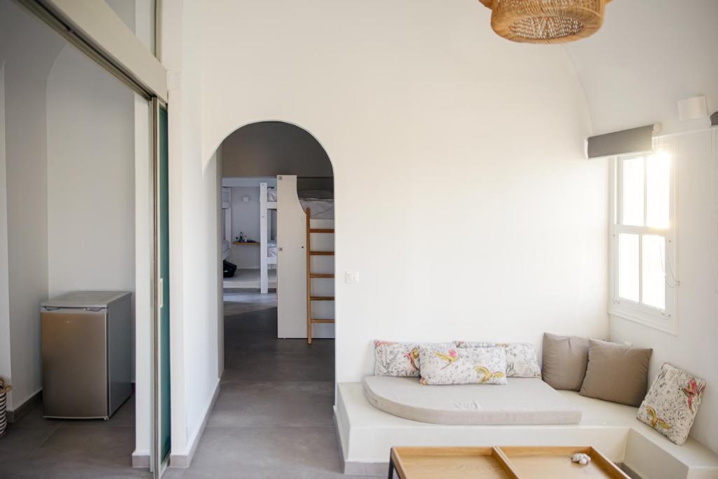 Central Hostel Oia的休息区