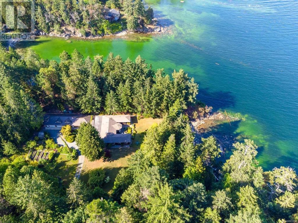 莱迪史密斯SeaLaVie Rare Peaceful & Hidden Gem Shore House的水面上岛上房屋的空中景观