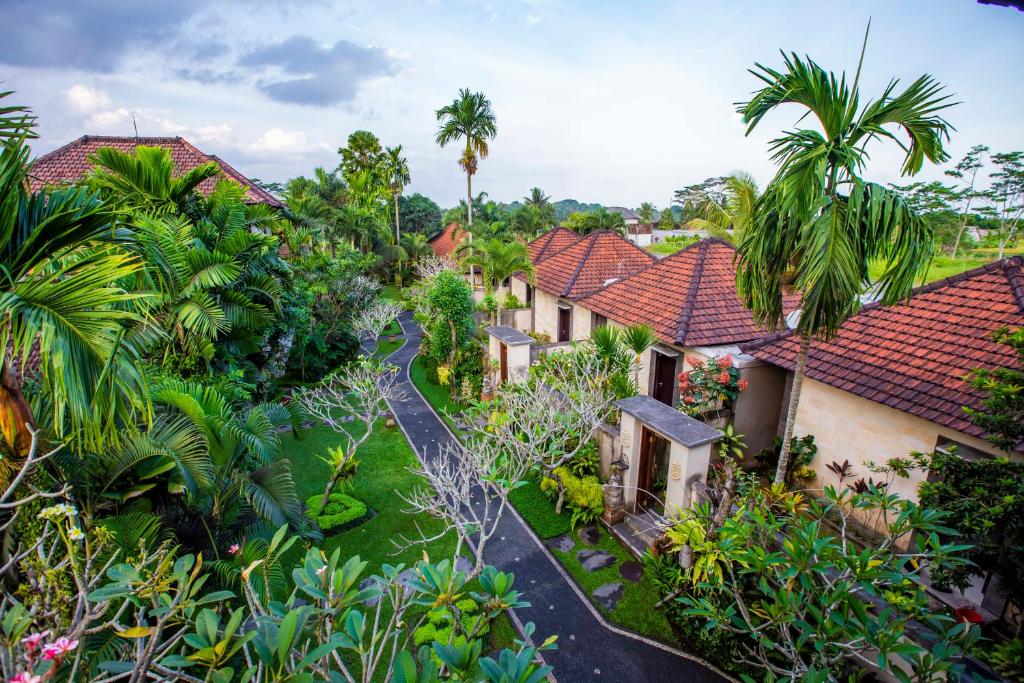乌布Villa Mandi Ubud的享有花园别墅的空中景致