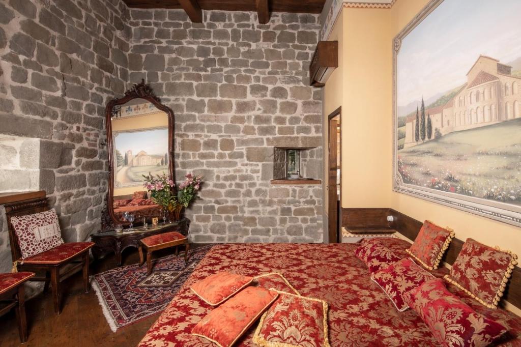 La Torre Medievale Lungarno客房内的一张或多张床位