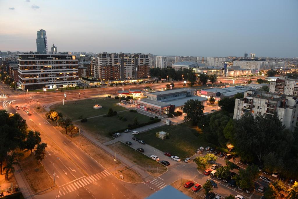 贝尔格莱德Viewpoint的夜晚城市的空中景观