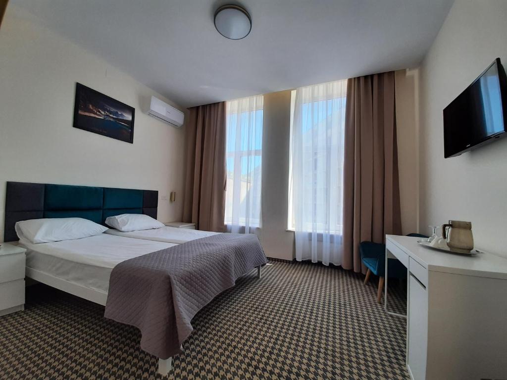 阿斯托利亚市中心酒店客房内的一张或多张床位
