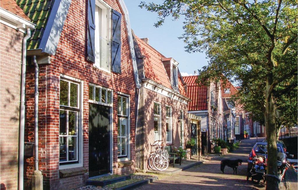 恩克赫伊曾Studio Aan De Gracht的老城区的街道