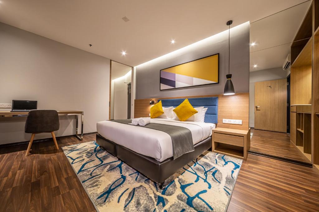 Fives Hotel Johor Bahru City Centre客房内的一张或多张床位