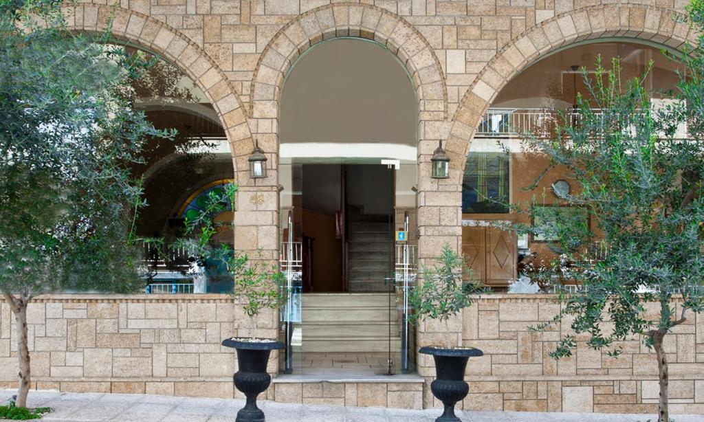 雅典伊丽莎白酒店的两拱门楼入口