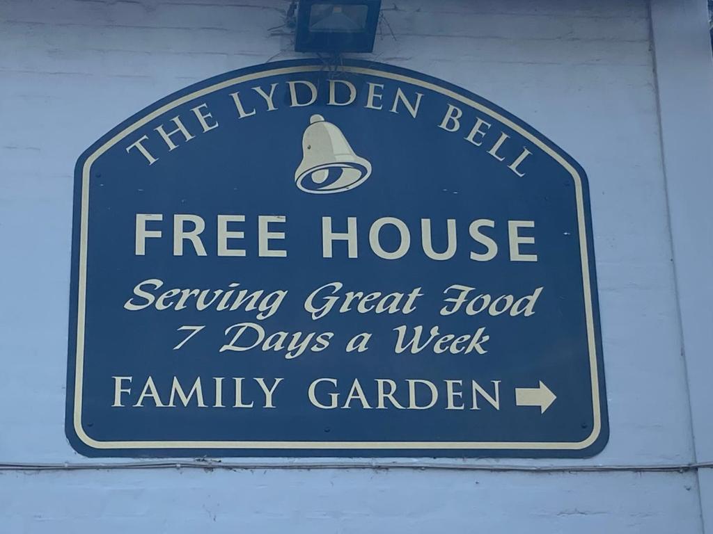 多佛尔The Lydden Bell的每周提供美味食物的 ⁇ 莉花铃标志