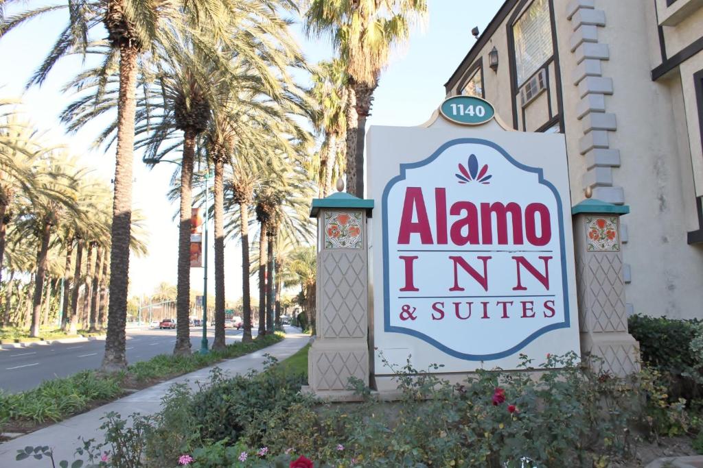 安纳海姆阿拉莫会展中心套房酒店的阿拉莫旅馆和套房的标志