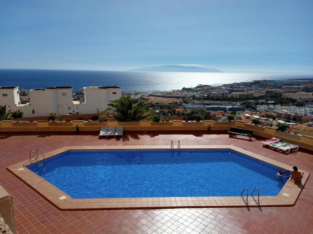 阿德耶Balcon Atlantico Holiday Tenerife的海景游泳池