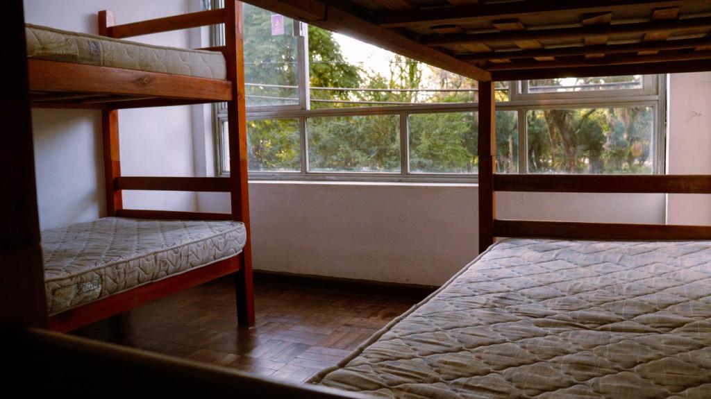 Casa do Estudante Luterano Universitário - CELU客房内的一张或多张双层床