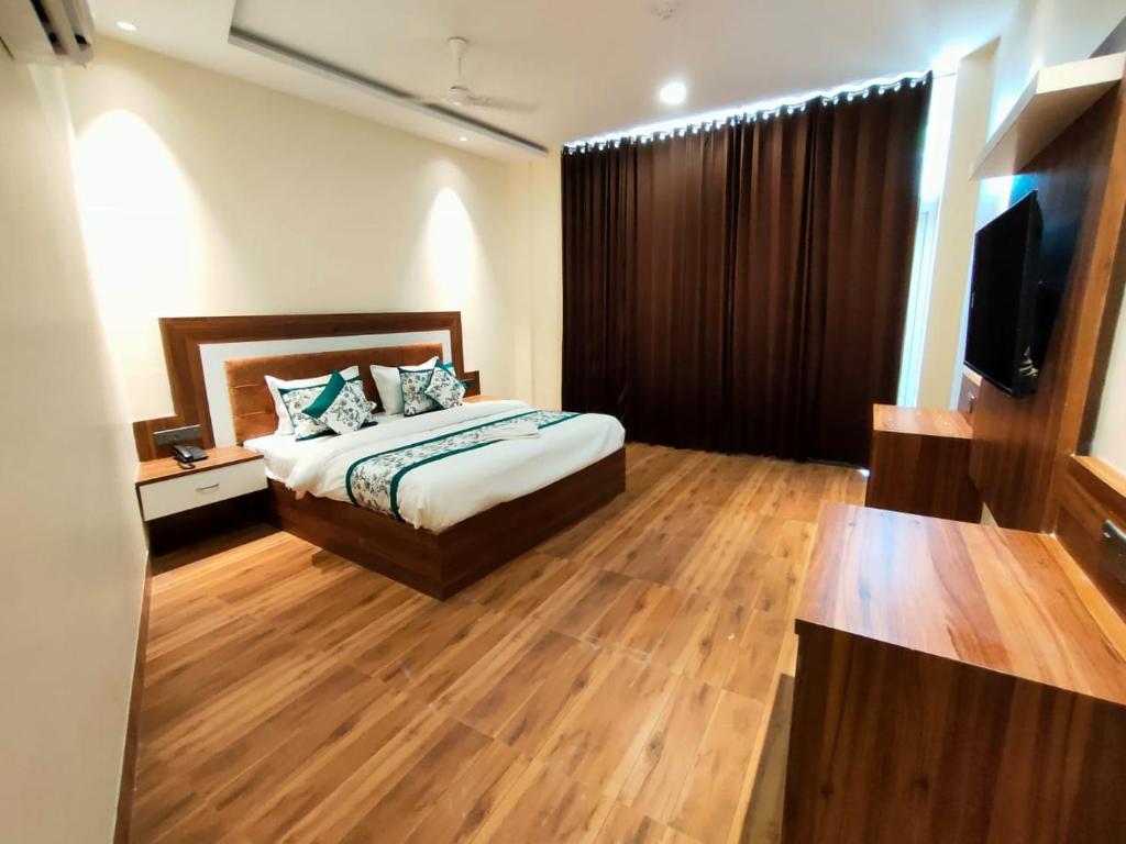 AYu Hotel Amritsar客房内的一张或多张床位