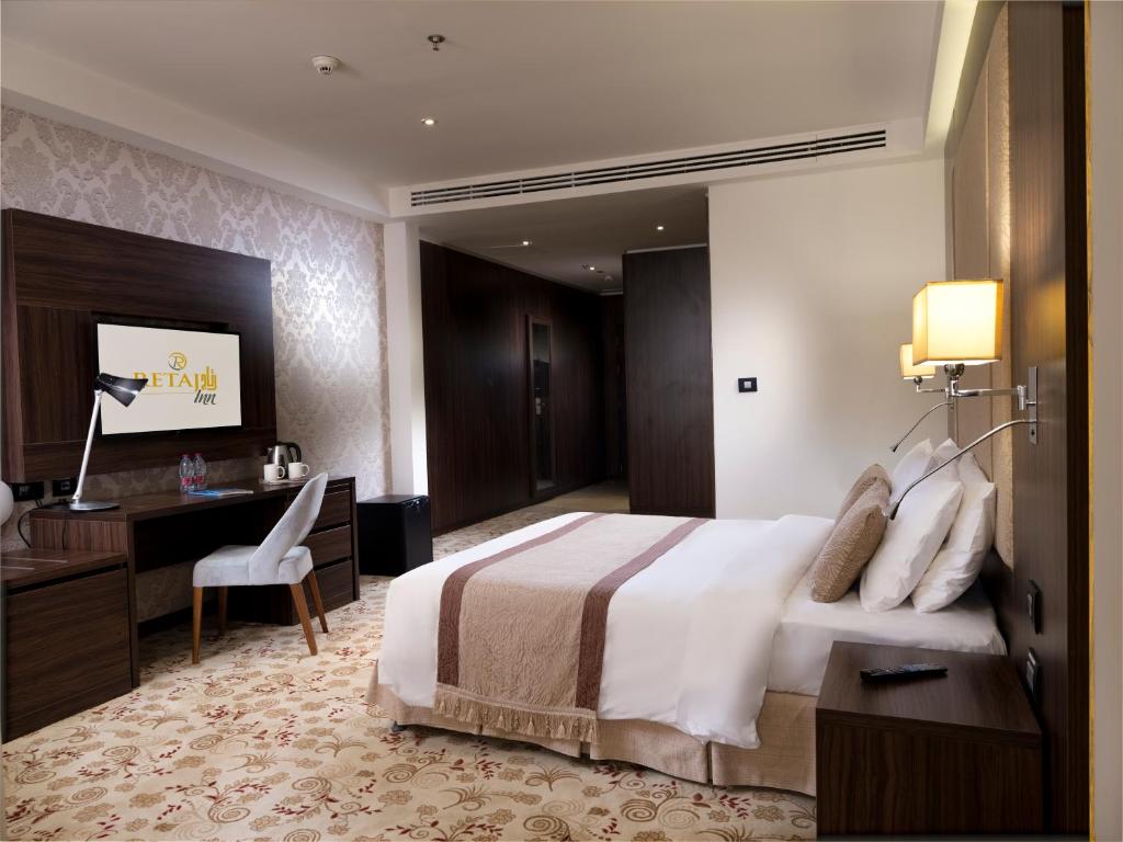 Retaj Inn Al Wakrah客房内的一张或多张床位