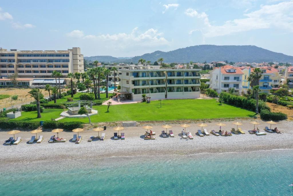 依克希亚Ixia Dream hotel - Adults only的享有度假胜地和海洋的空中景致