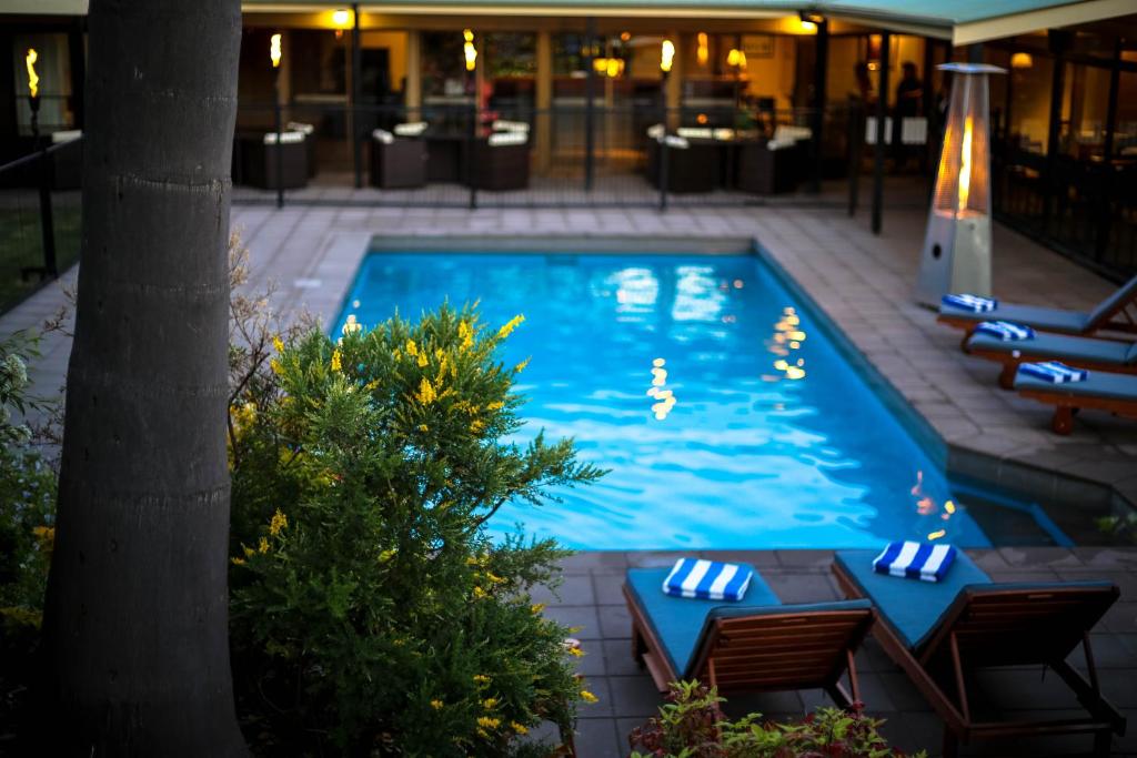 达博国际品质酒店内部或周边的泳池