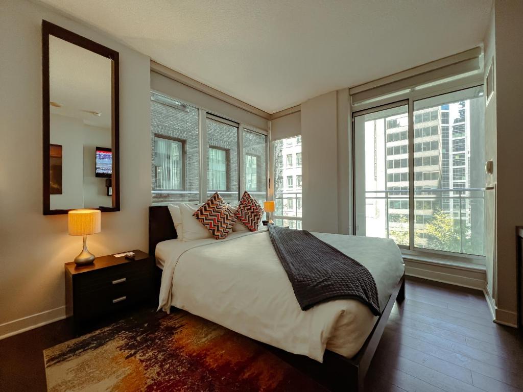 多伦多大都市行政酒店客房内的一张或多张床位