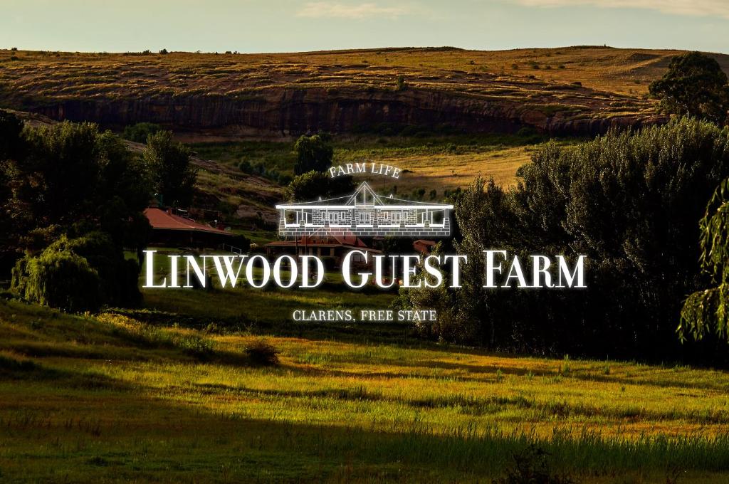 克拉伦斯Linwood Guest Farm的田野中客场的标志