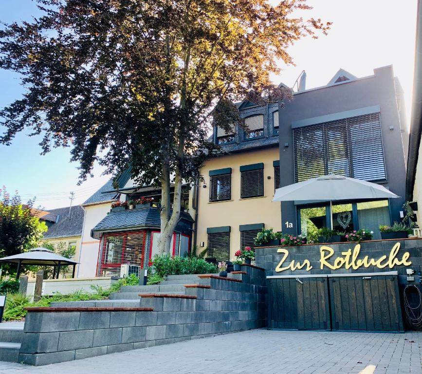 策尔廷根-拉蒂希Zur Rotbuche的带有读罗拉迪坎斯的标志的建筑