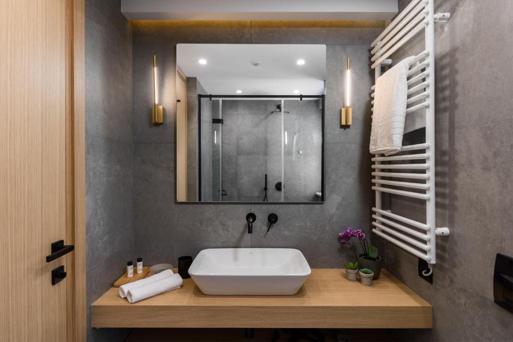 New York Luxury Suites的一间浴室