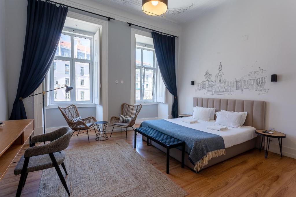 里斯本里斯本入住旅馆的一间卧室配有一张床、椅子和窗户。