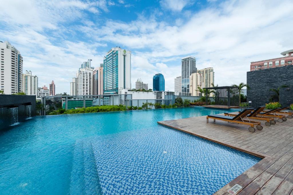 曼谷麗笙世嘉酒店 (Radisson Blu Plaza Bangkok)内部或周边的泳池