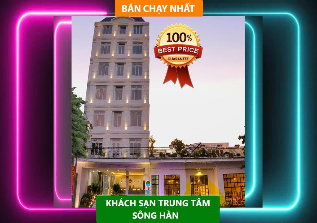 岘港Palmier Hotel - Art House Da Nang的一张有最佳价格标志的建筑的照片