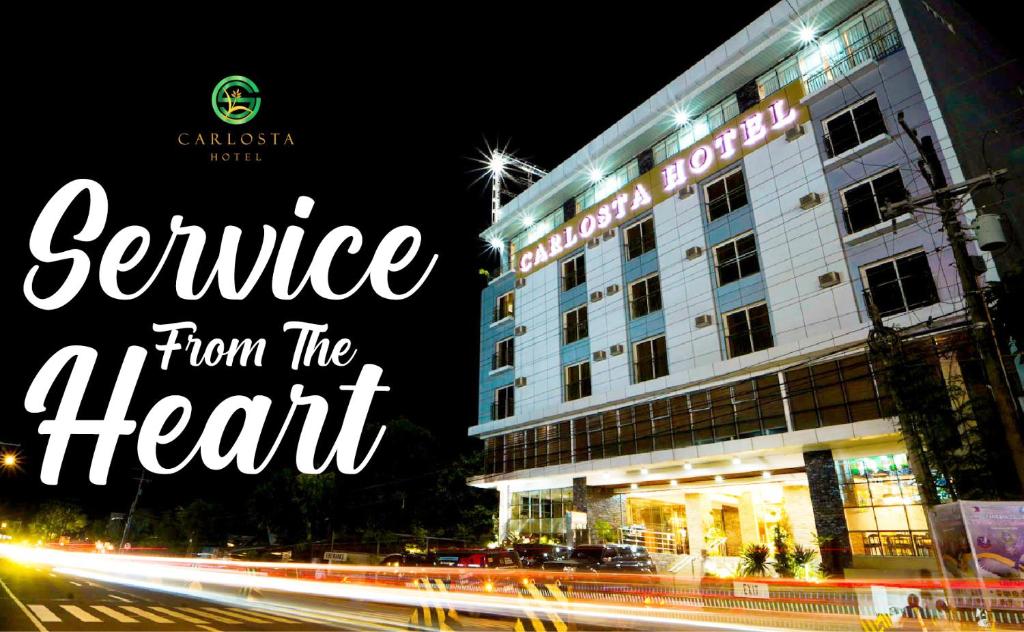 奥尔莫克Carlosta Hotel的一张酒店的照片,里面包含了来自心脏的单词服务