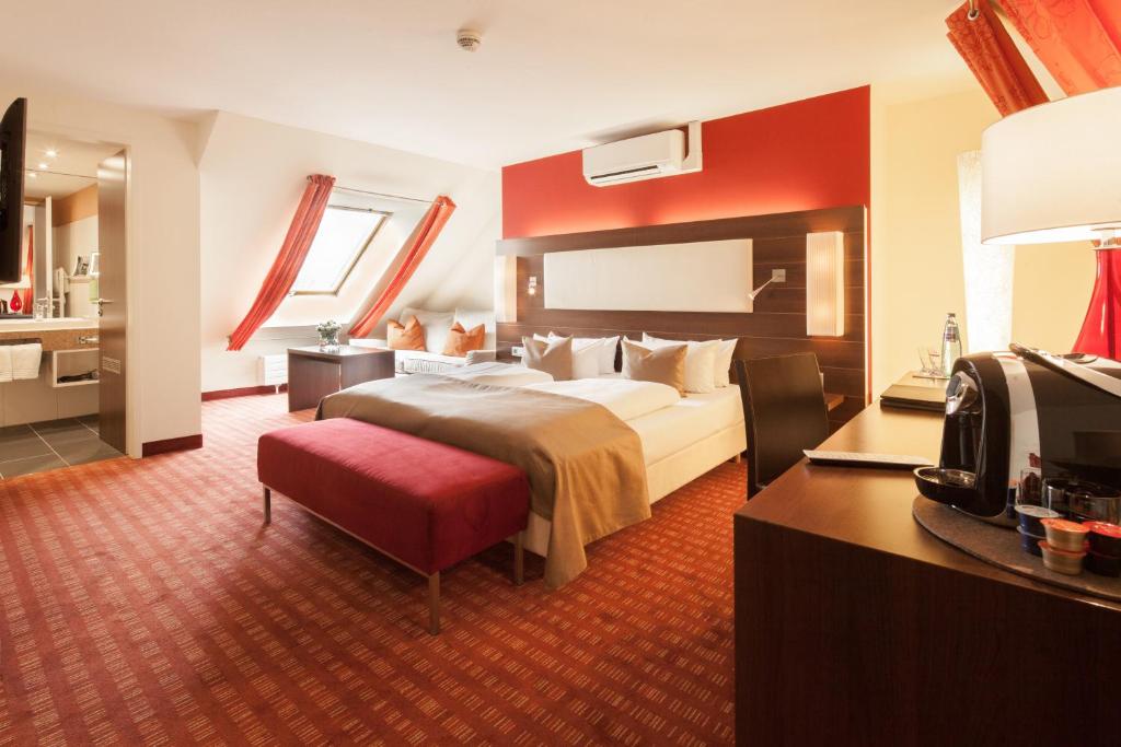 弗莱堡城市花园设计酒店的一间酒店客房 - 带一张床和一间浴室