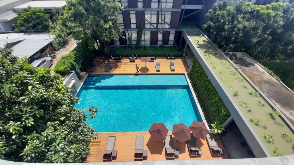 Vismaya Suvarnabhumi Hotel内部或周边泳池景观