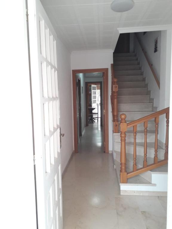 圣卡洛斯拉腊皮塔MASET的房屋内有楼梯的空走廊