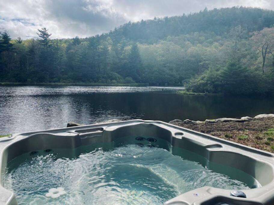 Hot Tub! Mountain Cottage* Hike, Bike, Grill, Golf预订_Hot Tub! Mountain