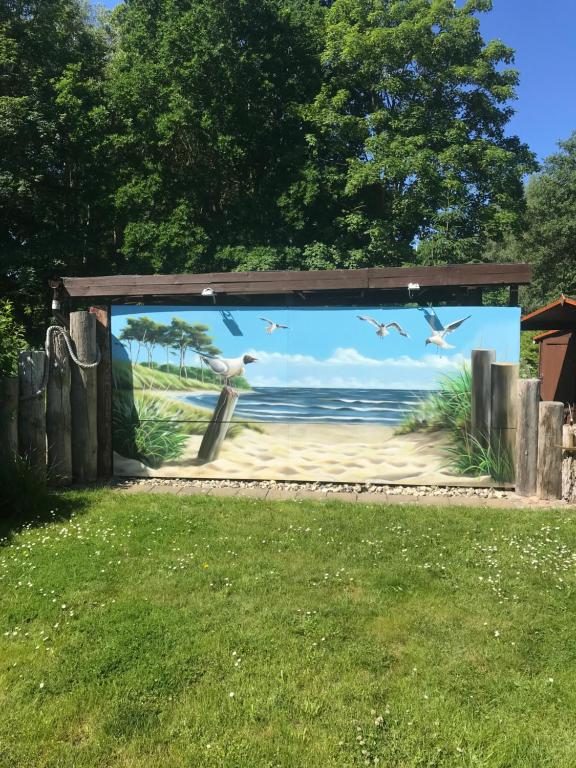格拉尔-米里茨Ferienwohnung Möwe的海滩上的鸟儿壁画